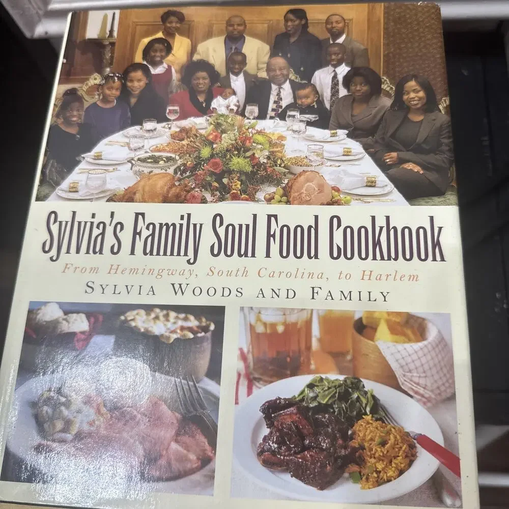 Sylvia's Family Soul Food Cookbook by Sylvia Woods‎